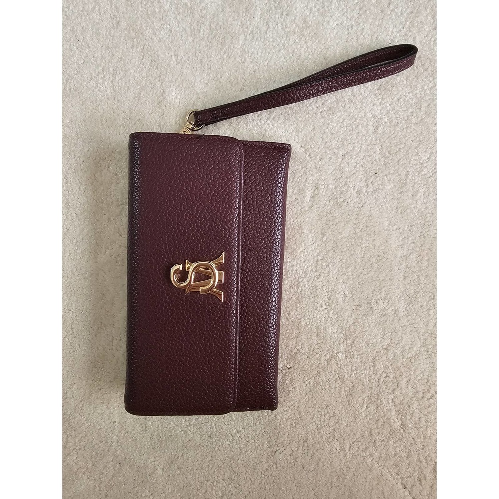17 Steve Madden wallet/wristlet marroon